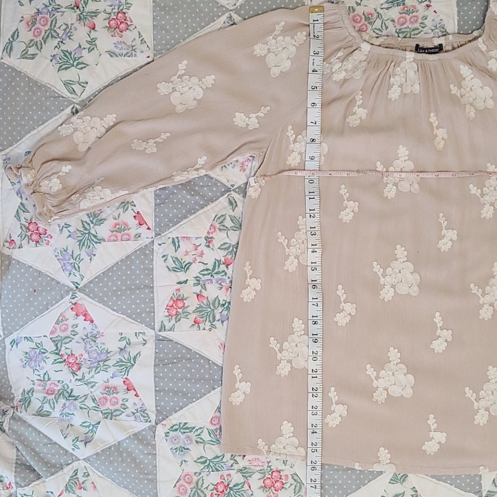 Chelsea & Theodore XS 3/4 sleeve flowing design